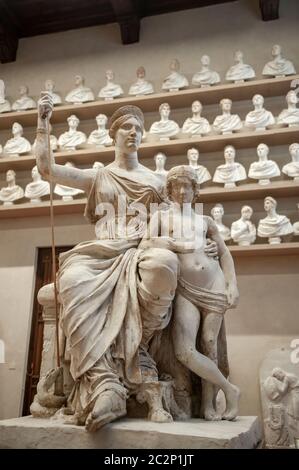 Exposition de plâtres à la Gipsoteca Bartolini dans la Galleria dell'Accademia di Firenze (Galerie de l'Académie de Florence), Florence, Italie Banque D'Images