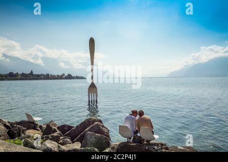 Sculpture de la fourche, par Jean-Pierre Zaugg, dans le lac Léman, Vevey, Suisse Banque D'Images