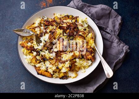 Plat de riz indien hyderabadi biryani avec poulet et riz basmati. Cuisine indienne, repas au restaurant Banque D'Images