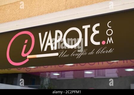 Bordeaux , Aquitaine / France - 06 14 2020 : ivapote.com logo magasin de signes de la marque de la marque de la marque de vente E-cigarette à vaporiser cigarette électronique Banque D'Images