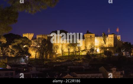 Castelo de Sao Jorge panorama de nuit Lisbonne Portugal. Banque D'Images