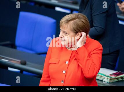 Berlin, Allemagne. 18 juin 2020. La chancelière Angela Merkel (CDU) s'exprime au Bundestag lors de la déclaration de son gouvernement sur la présidence allemande du Conseil de l'UE. De 01.07.2020 à 31.12.2020, l'Allemagne prendra la présidence du Conseil de l'UE. Credit: Kay Nietfeld/dpa/Alay Live News Banque D'Images