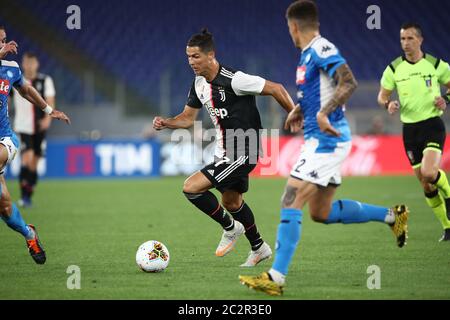 Rome, Italie. 17 juin 2020. Cristiano Ronaldo (Juventus) en action lors de la finale du match Coca-Cola de Coppa Italia entre SSC Napoli et FC Juventus au Stadio Olimpico le 17 juin 2020 à Rome, Italie. (Photo de Giuseppe Fama/Pacific Press) crédit: Agence de presse du Pacifique/Alay Live News Banque D'Images