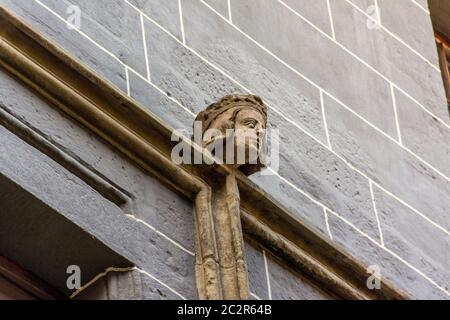 Sculptures en pierre complexes ornant la façade de la Maison Tavel au Musée d'histoire de Genève à Genève en Suisse Banque D'Images