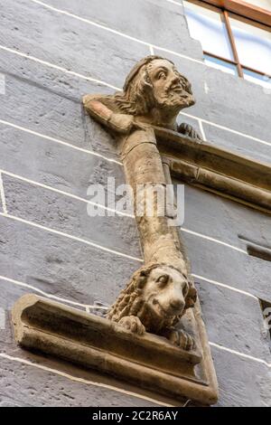 Sculptures en pierre complexes ornant la façade de la Maison Tavel au Musée d'histoire de Genève à Genève en Suisse Banque D'Images