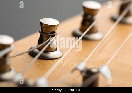 Tuning machines sur guitare électrique Banque D'Images