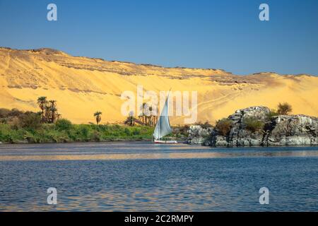Bateau felouque sur le Nil en Egypte Banque D'Images