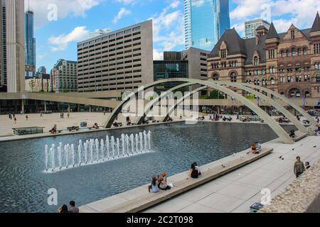 La fontaine devant le nouvel hôtel de ville de Toronto, Ontario, Canada Banque D'Images