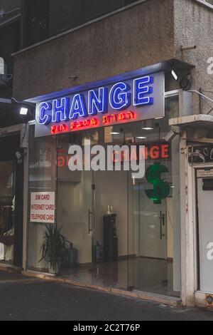 Tel Aviv/Israël-12/10/18: Changeur de monnaie locale sur la rue Dizengoff à tel Aviv Banque D'Images