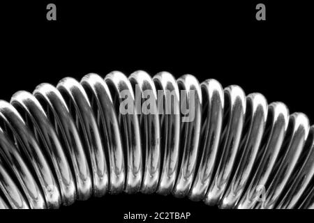 Close-up of coiled metal spring. Dans B/W Banque D'Images