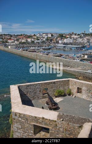 Traversée de la calèche Cannon au château de Cornet, dans le port de St Peter, Guernesey, Royaume-Uni Banque D'Images