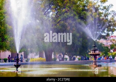 Des fontaines arrobent la cour principale du palais Chowmahalla, Hyderabad, Telangana, Inde. Banque D'Images