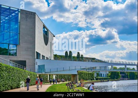 Berlin, Allemagne - 14 juin 2020 : vue sur la Spree dans le quartier gouvernemental de Berlin, Allemagne. Banque D'Images