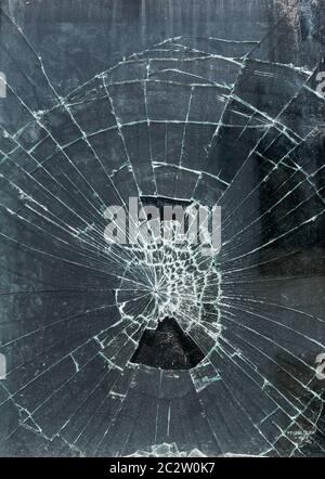 Fenêtre cassée vitre avec beaucoup de fissures background Banque D'Images
