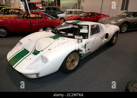Emblématique, entièrement restaurée, 1966, Ford GT40 a couru par Denny Hulme, exposé au London Classic car Show 2019 Banque D'Images
