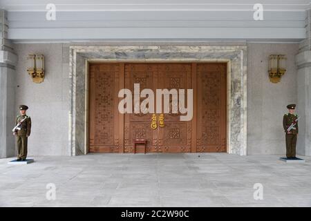 Corée du Nord, Pyongyang - 30 avril 2019 : entrée dans l'exposition internationale de l'amitié. Musée du cadeau aux présidents Kim il Sung, Kim Jong il, K Banque D'Images