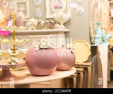 Vases en céramique de Nice dans l'intérieur de luxe photo gros plan Banque D'Images