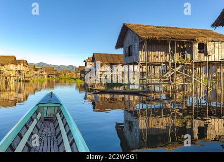 Village flottant au lac Inle, Myanmar Banque D'Images
