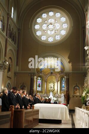 Boston, ma - 29 août 2009 -- La sœur du sénateur américain Edward Kennedy, Jean Kennedy Smith (G-D), son beau-fils Curran Raclin, son fils Patrick Kennedy, le président Barack Obama et d'autres dignitaires. Pendant les funérailles du sénateur américain Edward Kennedy à la Basilique de notre-Dame de l'aide perpétuelle à Boston, Massachusetts, le 29 août 2009. Le sénateur Kennedy est décédé mardi dernier après une bataille contre le cancer. Crédit: Brian Snyder- Pool via CNP | utilisation dans le monde entier Banque D'Images