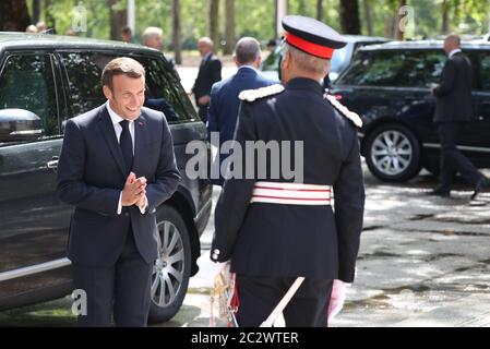 Le président français Emmanuel Macron assiste à une cérémonie au Carlton Gardens à Londres lors de sa visite au Royaume-Uni. Banque D'Images
