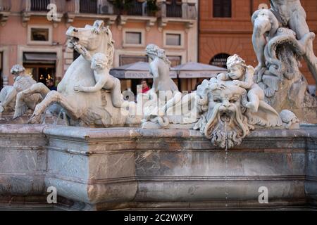 Fontaine de Neptune sur la place Navona à Rome Banque D'Images