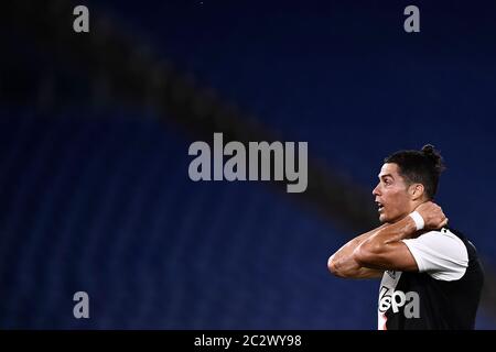 Rome, Italie - 17 juin 2020 : Cristiano Ronaldo du Juventus FC semble abattu lors du match de football final de Coppa Italia entre SSC Napoli et Juventus FC. SSC Napoli a remporté 4-2 victoires sur Juventus FC après des penalty Kicks, temps régulier terminé 0-0. Crédit: Nicolò Campo/Alay Live News Banque D'Images