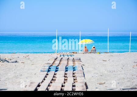 Belle plage du village de pêcheurs de Plakias, Crète, Grèce Banque D'Images