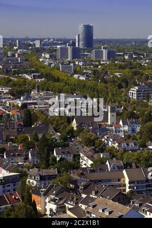 Vue du château de Godesburg au centre-ville avec tour de poste, Bonn, Allemagne, Europe Banque D'Images