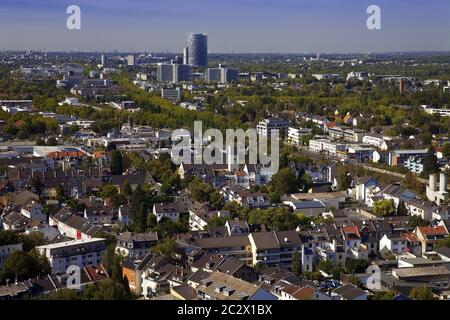 Vue du château de Godesburg au centre-ville avec tour de poste, Bonn, Allemagne, Europe Banque D'Images