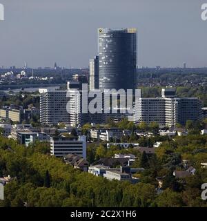 Vue du château de Godesburg au centre-ville avec tour de poste, Bonn, Allemagne, Europe Banque D'Images