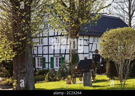 Lorenzhaus au printemps, Radevormwald, Bergisches pays, Rhénanie-du-Nord-Westphalie, Allemagne, Europe Banque D'Images