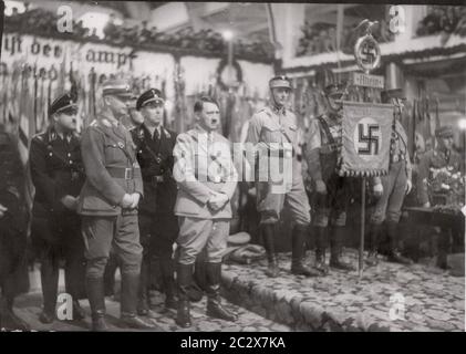 Rallye dans le hall des festivals de Francfort - Hitler parle Heinrich Hoffmann photographies 1933 Adolf Hitler photographe officiel, et un politicien et éditeur nazi, qui était un membre du cercle intime d'Hitler. Banque D'Images