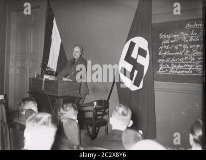 Hitler en tant qu'invité à Graevenburg Heinrich Hoffmann photographie 1933 le photographe officiel d'Adolf Hitler, et un politicien et éditeur nazi, qui était un membre du cercle intime d'Hitler. Banque D'Images