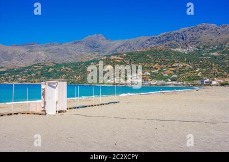 Belle plage du village de pêcheurs de Plakias, Crète, Grèce Banque D'Images