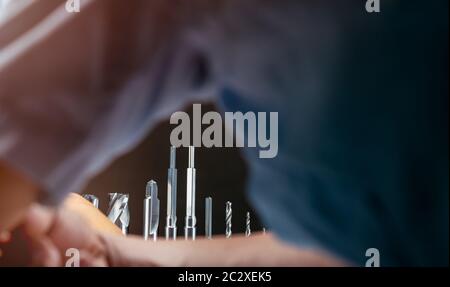 Outils spéciaux. Outils de coupe en carbure pour applications industrielles. Conçu pour commander des outils spéciaux. Foret étagé enduit et alésoir. Vue en carbure de tungstène HSS Banque D'Images