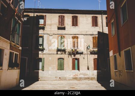 Venise, Italie - Juillet 14th, 2017.Ancienne rétro street sans que personne en Italie Venise en été Banque D'Images