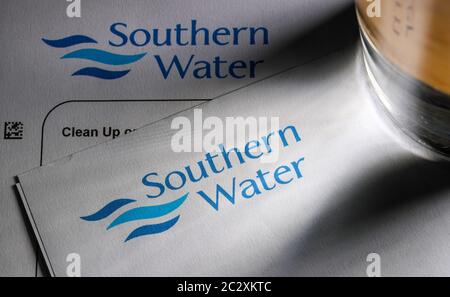 Facture d'eau du Sud avec un verre d'eau Banque D'Images