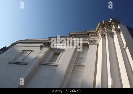 Vue sur le côté de l'aile Sainsbury de la National Gallery, Londres, conçue par l'architecte Robert Venturi Banque D'Images