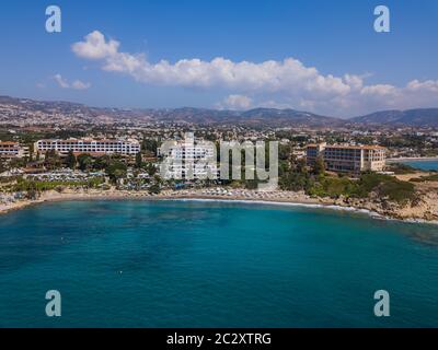 Plage de corail à Paphos Chypre - vue aérienne Banque D'Images