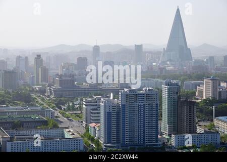 Pyongyang, Corée du Nord - 1er mai 2019 : vue d'ensemble de la ville de Pyongyang, capitale de la Corée du Nord, au coucher du soleil Banque D'Images