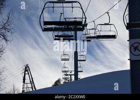 Télésiège dans une zone de ski Banque D'Images