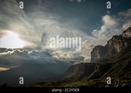 Coucher de soleil sur la montagne Tepuy, camp de base de Roraima Banque D'Images