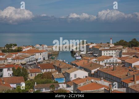 Vue aérienne de Saint Martin de Re depuis l'église Saint-Martin en Ile de Re en France Banque D'Images