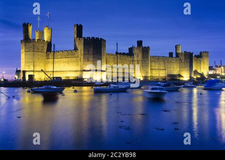 Château de Caernarfon, Gwynedd, Pays de Galles, Royaume-Uni. Banque D'Images