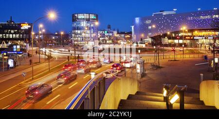 Berliner Platz dans la soirée, Essen, région de la Ruhr, Rhénanie-du-Nord-Westphalie, Allemagne, Europe Banque D'Images