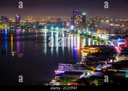 Pattaya ville à la nuit site touristique en Thaïlande Banque D'Images