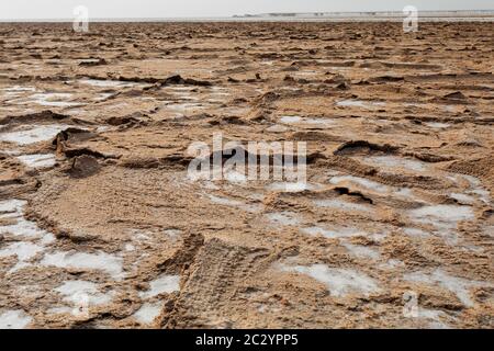 Vue panoramique sur le lac de cristal de sel de karum dans la dépression de Danakil, région d'Afar Ethiopie, Afrique sauvage. Banque D'Images
