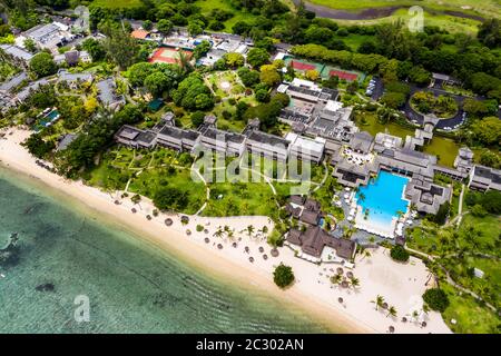 Vue aérienne, plage devant l'hôtel de luxe Sofitel Mauritius l'Imperial Resort & Spa, Flic en Flac, Ile Maurice Banque D'Images