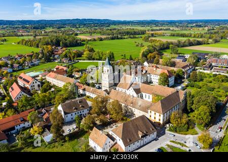 Sondage auprès de l'église paroissiale Saint-Salvator et Sainte-Croix, ancienne collégiale des canons Augustins, haute-Bavière, Bavière, Allemagne Banque D'Images