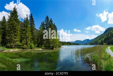 Lac de montagne, Pillersee, Sankt Ulrich am Pillersee, Pillerseetal, Tyrol, Autriche Banque D'Images